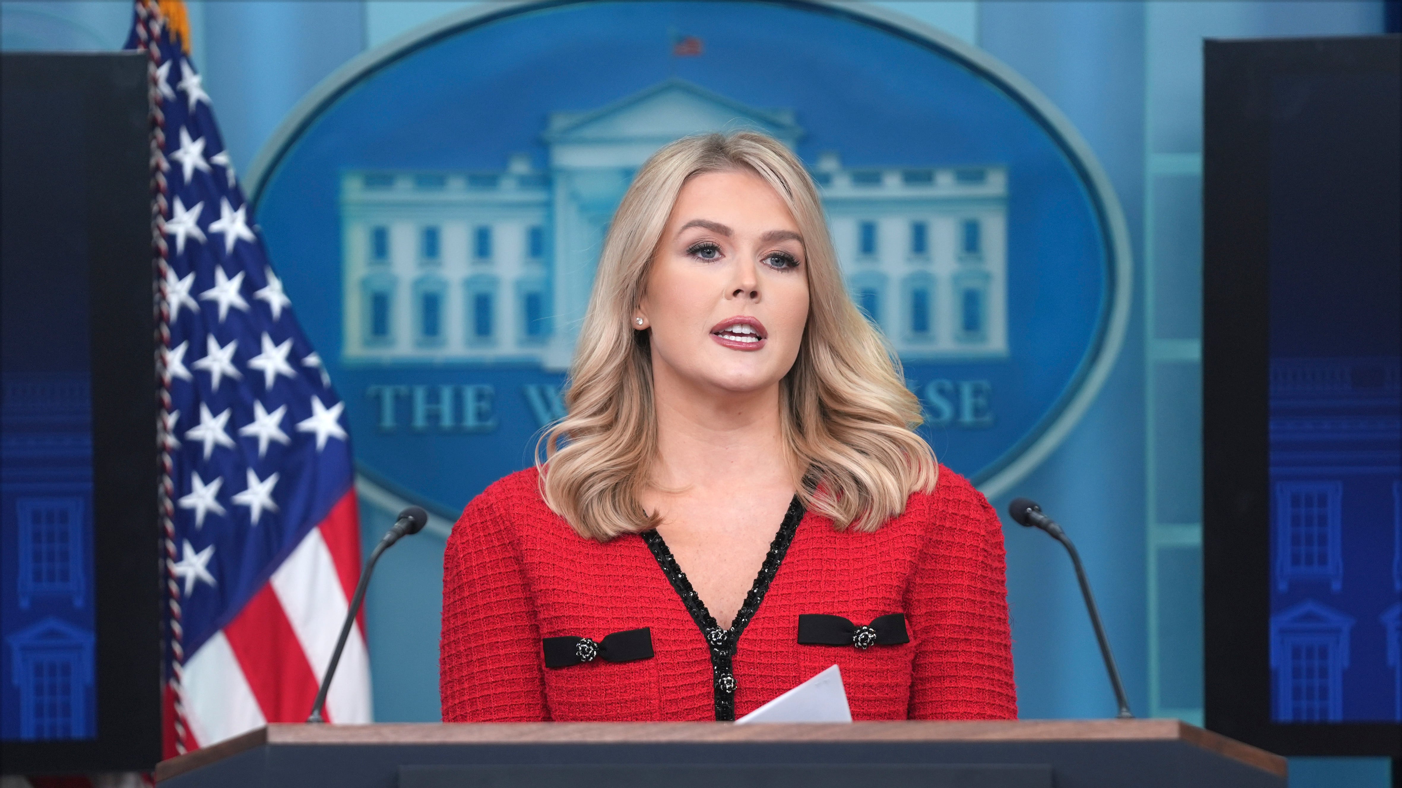 La secretaria de prensa de la Casa Blanca, Karoline Leavitt, habla durante una conferencia de prensa en la Casa Blanca, el viernes 31 de enero de 2025, en Washington. (Foto AP/Evan Vucci)