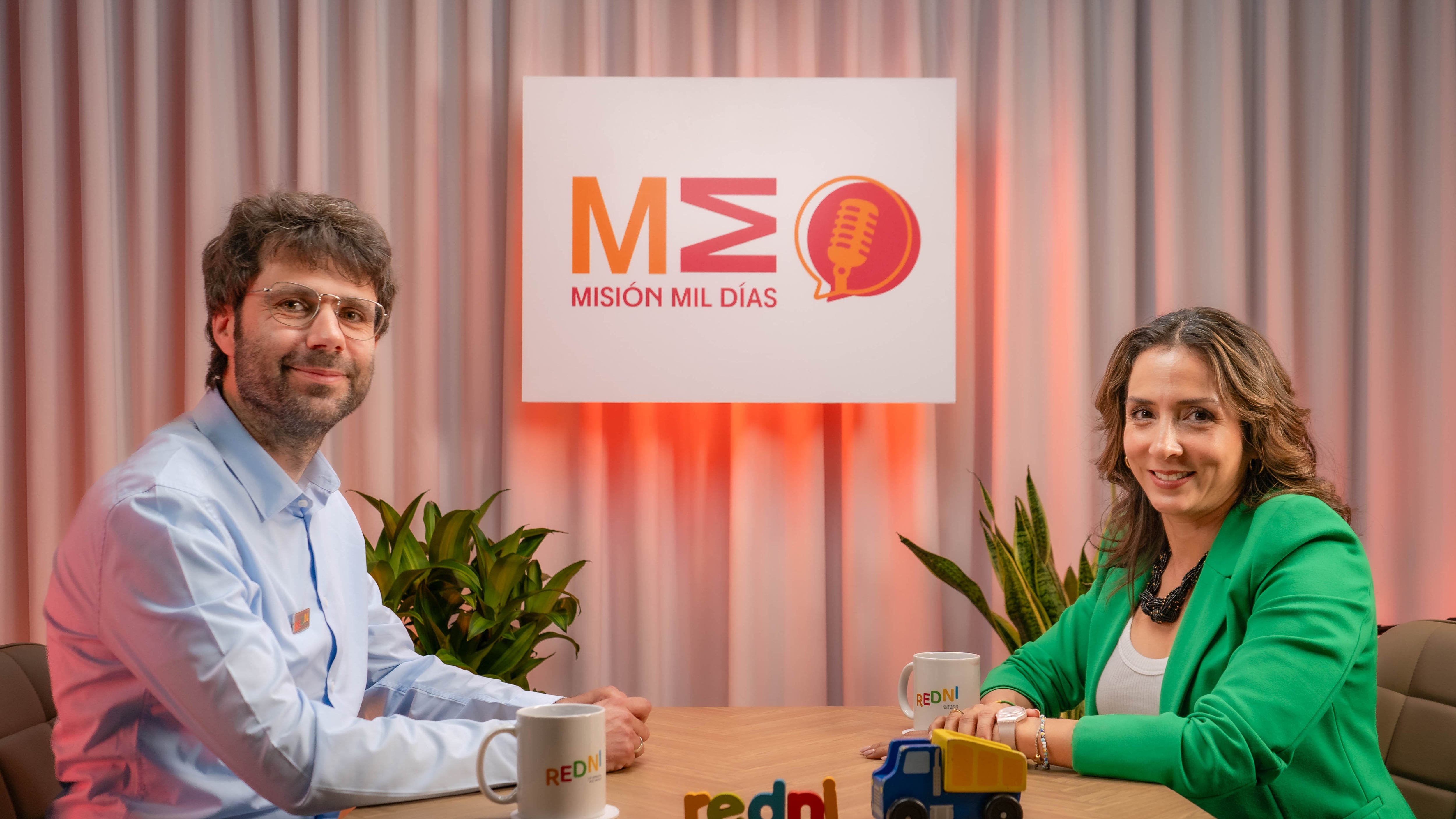 Sébastien Paque, Director ejecutivo de Fundación Redni y Adriana Apolo, Gerente de Comunicación Fundación Redni.