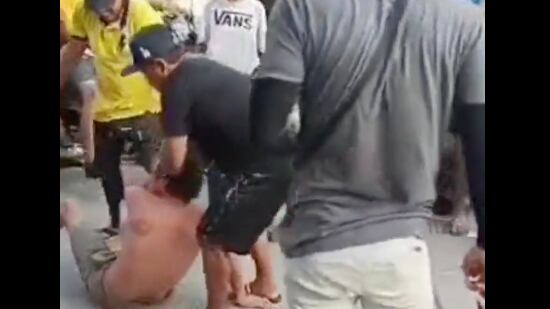 Ladrón fue golpeado y desvestido en Guayaquil