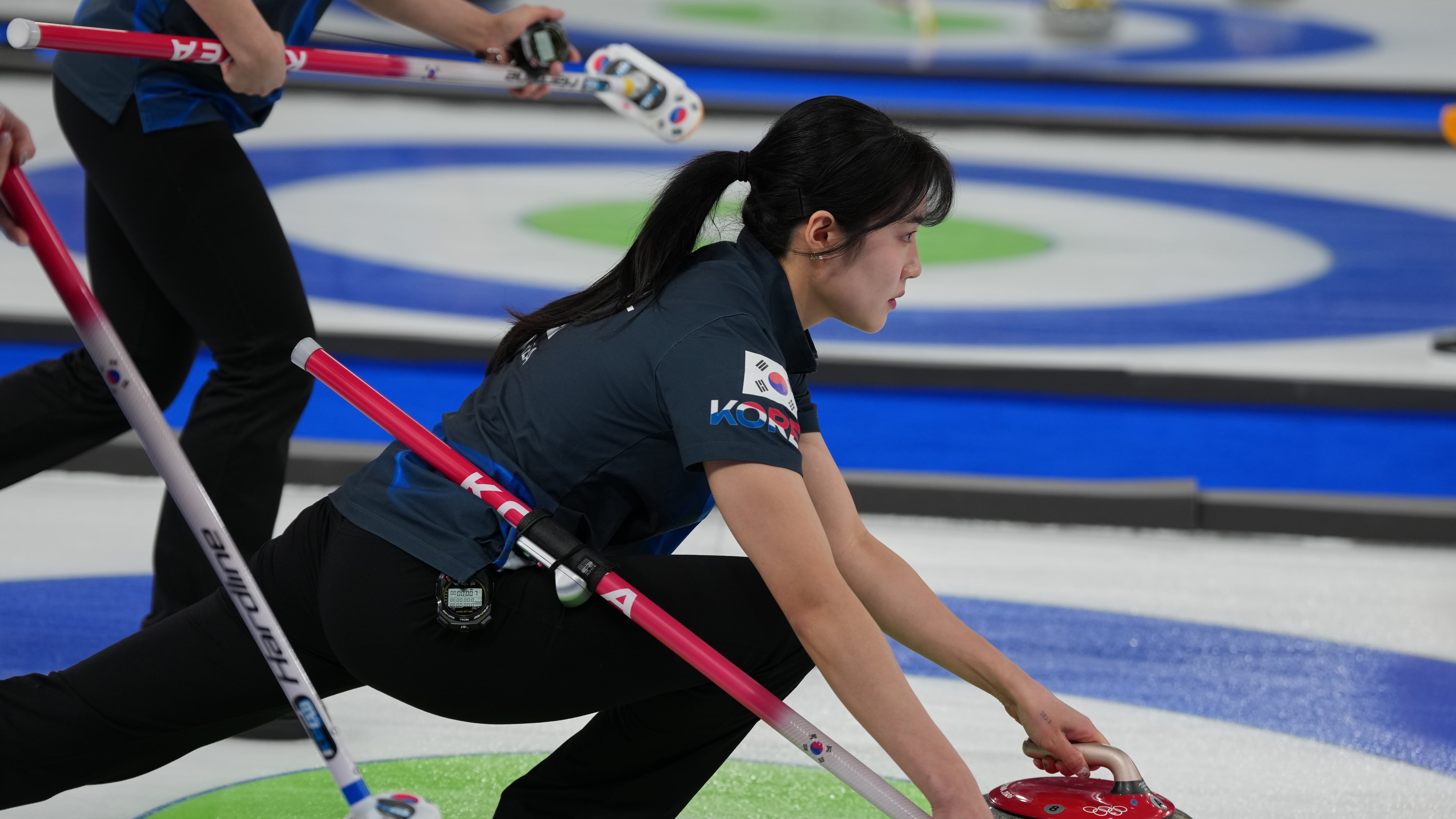 El curling parece extraño a primera vista, pero en realidad es uno de los deportes más técnicos