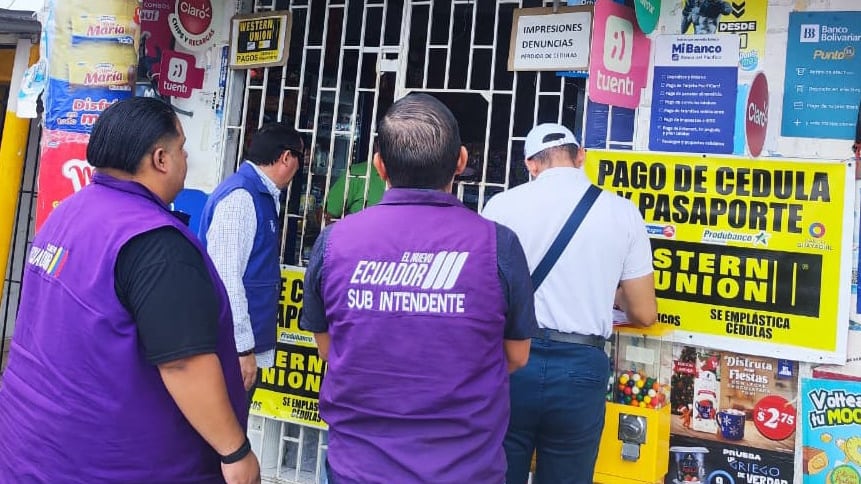 Autoridades inspeccionaron locales cercanos al Registro Civil durante los controles contra la intermediación ilegal.