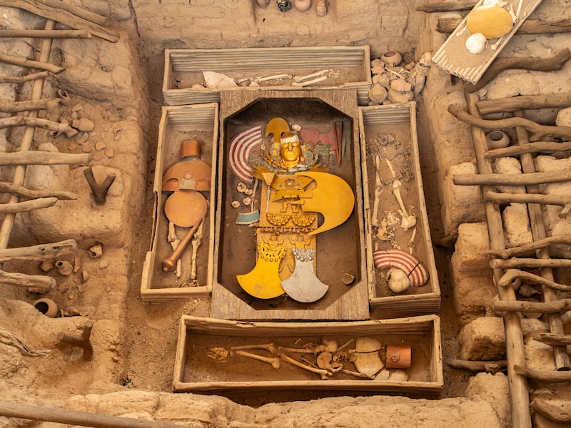 Representación de la Tumba del Señor de Sipán en el complejo arqueológico Huaca Rajada.