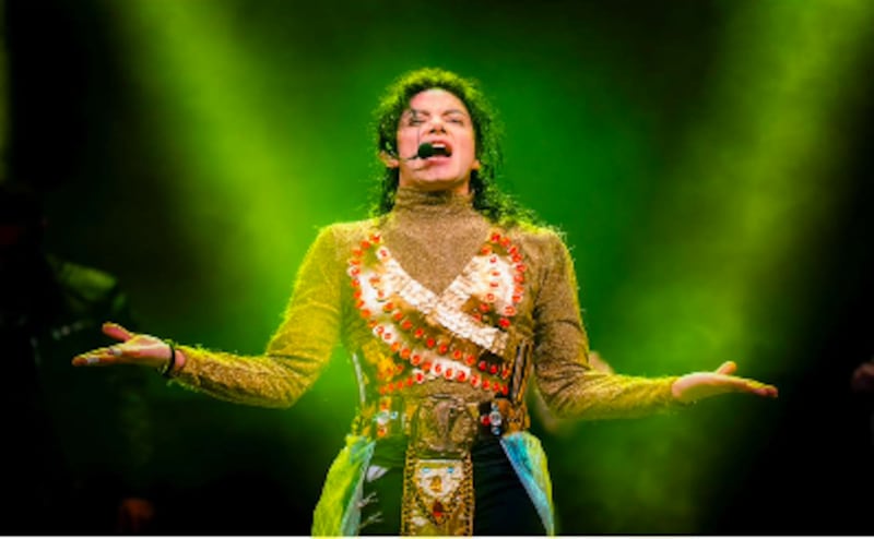 El doble oficial de Michael Jackson llega a la capital ecuatoriana