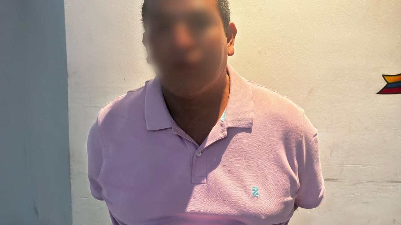 Quito: tenía cédulas con su foto para cobrar el bono de desarrollo humano de otras personas