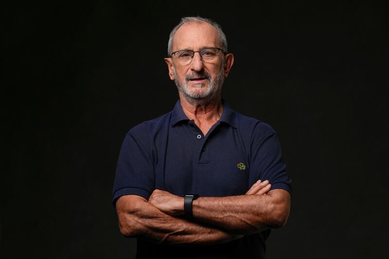 Gustavo Zerbino posa para un retrato para promover la película "La sociedad de la nieve" el viernes 27 de octubre de 2023, en Los Ángeles. (Foto AP/Ashley Landis)
