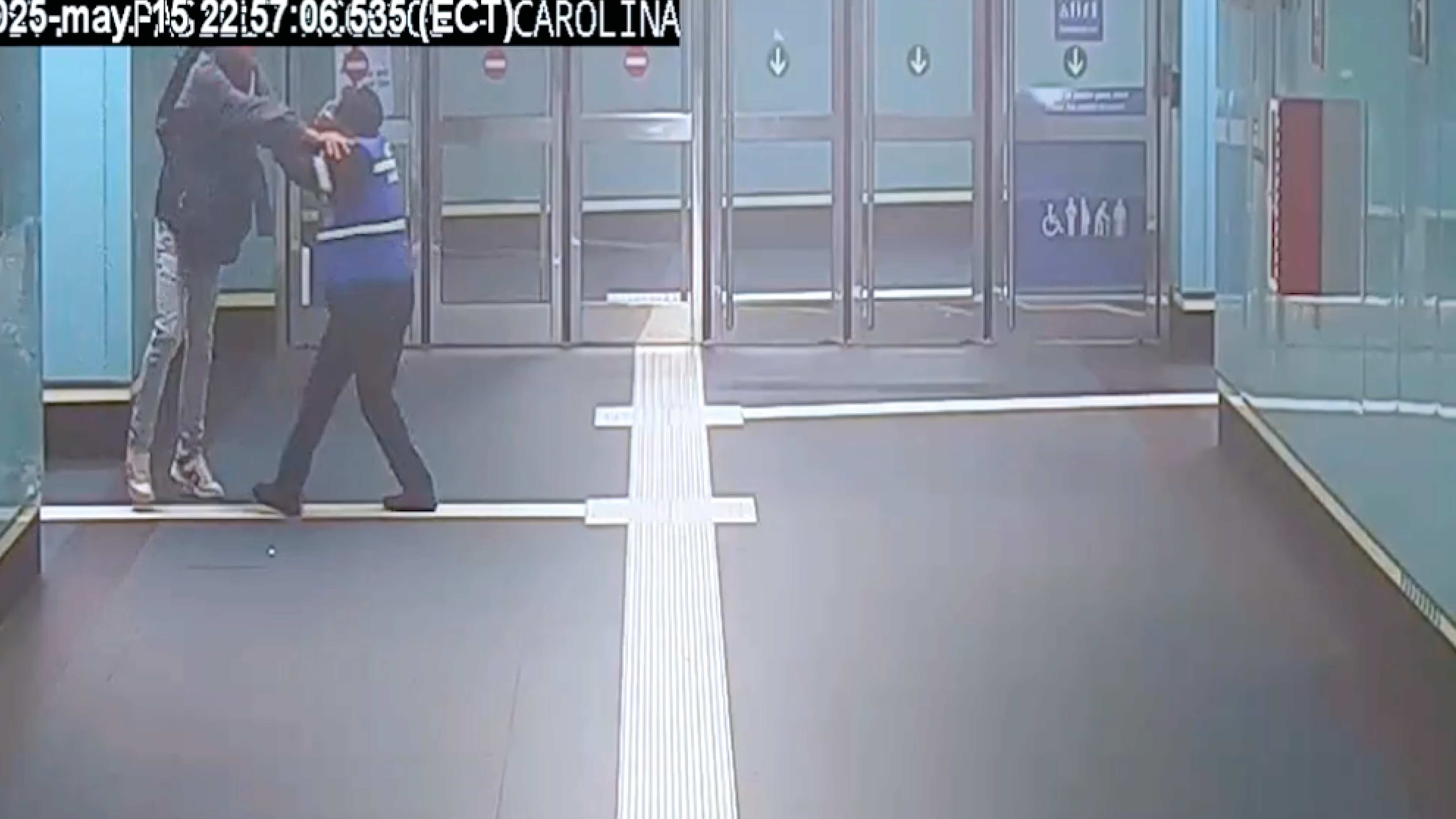 Usuario agredió a una guardia del Metro de Quito en la Estación La Carolina