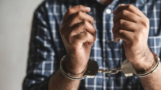 Quedaba al cuidado de su nieta y aprovechaba cuando la niña ingresaba a su cuarto para abusarla en Quito