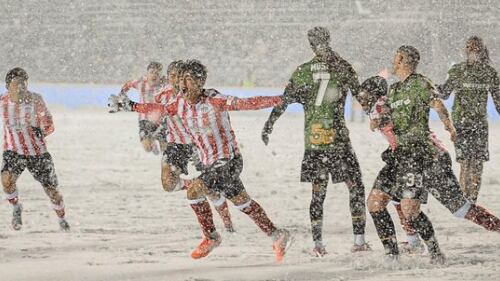 El Atlético Ottawa, filial del Atlético de Madrid, ganó su primera liga canadiense en una final jugada bajo una intensa nevada y a -2°C.