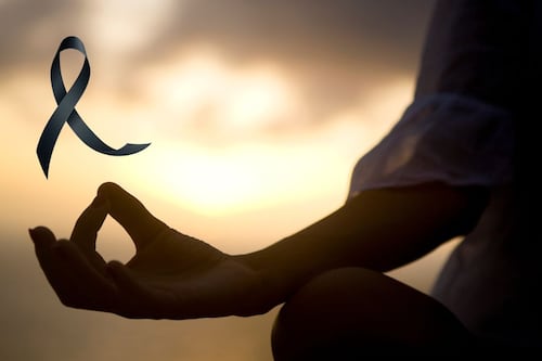 Encuentra sin vida a influencer y maestro de yoga tras ir a una cita a ciegas