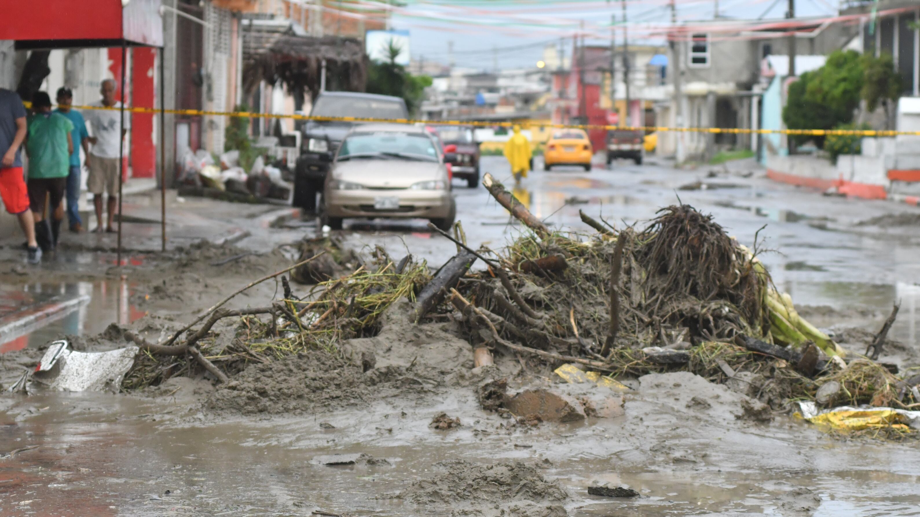 Manta, 11 de marzo de 2025. Varios sectores del cantón Manta fueron afectados por las fuertes lluvias registradas en la madrugada. API / ARIEL OCHOA