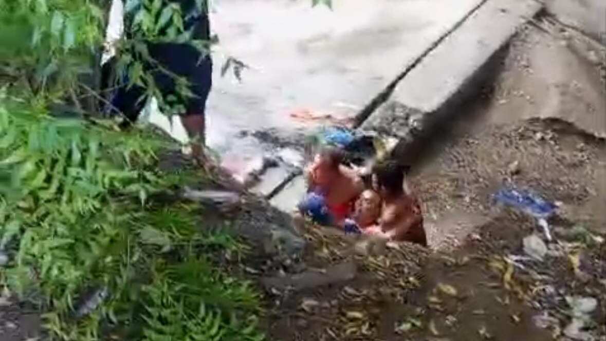 Hombre se lanzó a un barranco para evitar ser asesinado y el sicario se tiró tras de él en Portoviejo