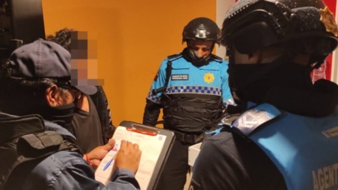 Hallan menores de edad en discoteca clandestina durante operativo en el sur de Quito - Fuente: Foto de QuitoInforma