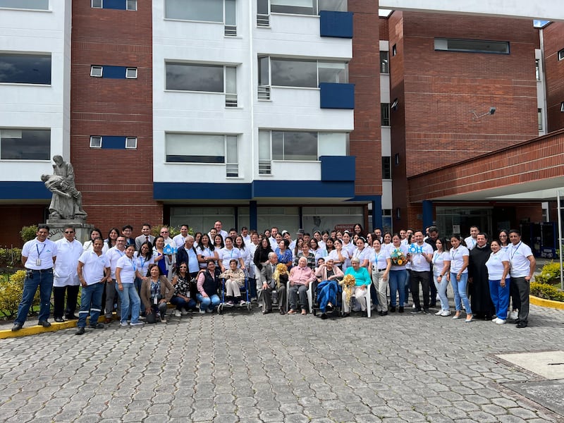 Pacientes y colaboradores del Hospital Especializado San Juan de Dios
