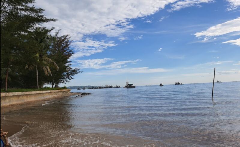 Playa de Sampur en Indonesia