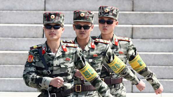 Soldados norcoreanos se volvieron adictos a la pornografía.