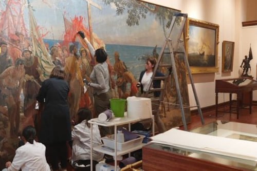 Restauradores y voluntarios salvan cuadro histórico tras ataque en Madrid