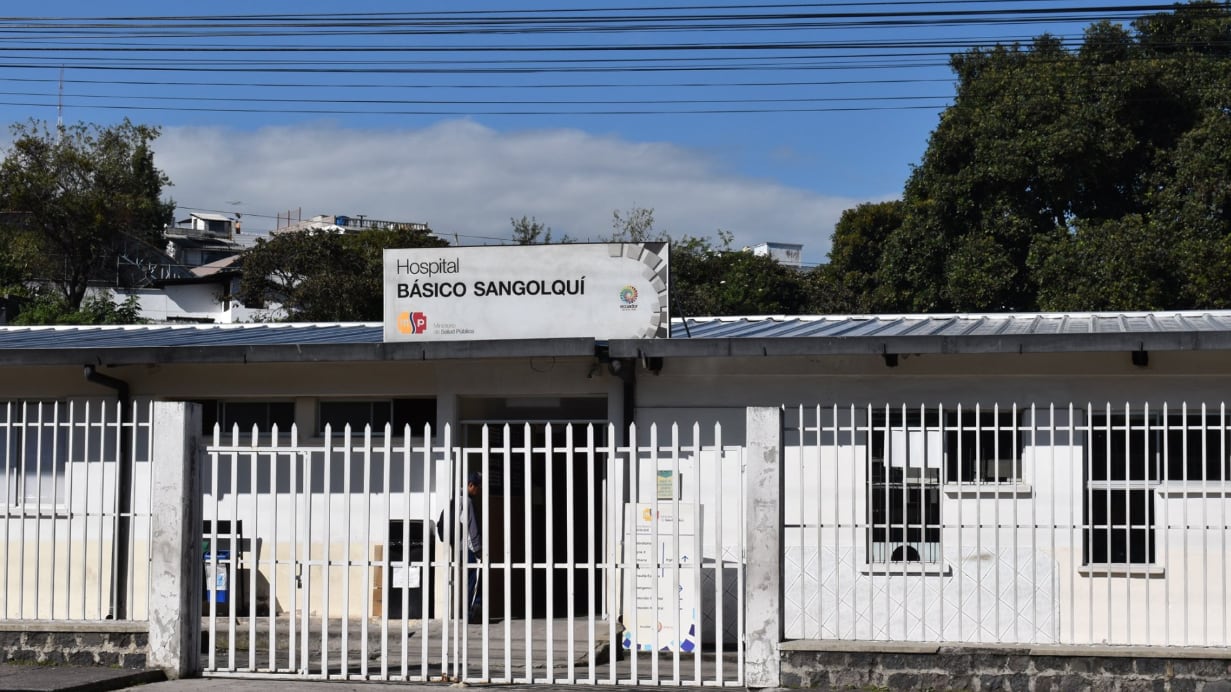 Mujer fue apuñalada por su conviviente en Sangolquí; el presunto agresor huyó