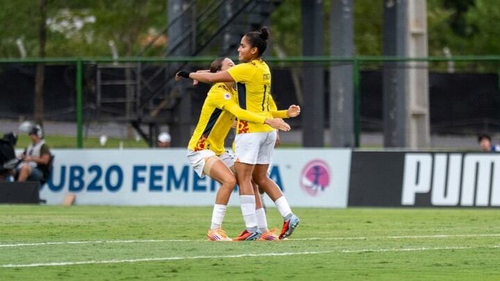 Ecuador festeja ante Venezuela, por el Sudamericano Sub 20 femenino en Paraguay (Prensa Conmebol).