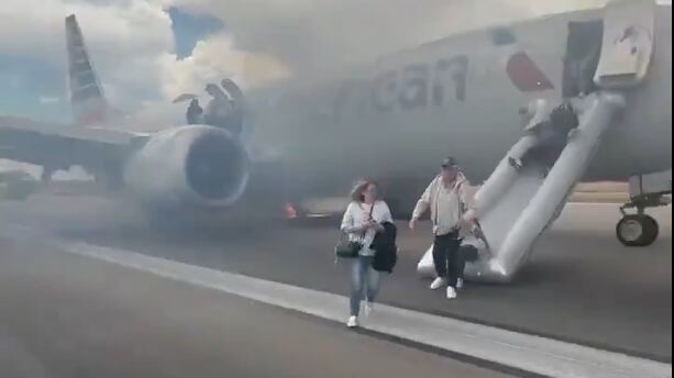 VIDEO: Avión se incendia antes del despegue en Denver, 170 pasajeros fueron evacuados - Fuente: Video de X