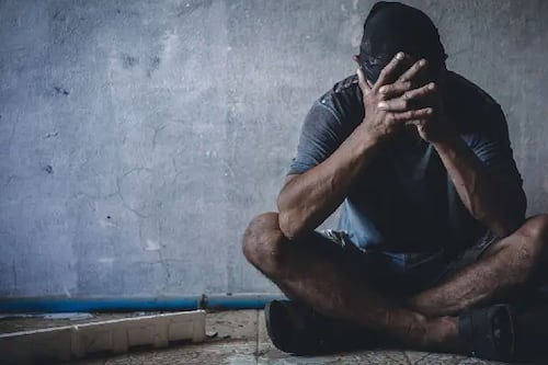 Su tía lo dejo a una cuadra antes de casa, un sujeto lo abordó, le tapó la boca, lo metió a su casa y lo abusó