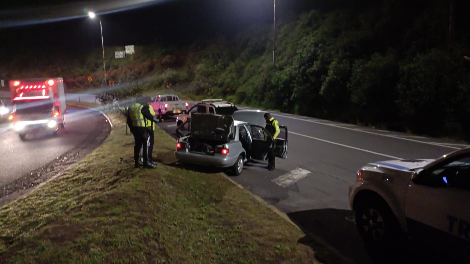 Asaltan a agentes de tránsito en la Av. Simón Bolívar, Quito