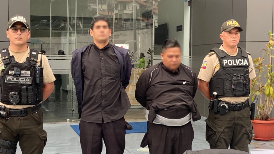 Intentaron asaltar un bus que circulaba por la Av. Simón Bolívar y se toparon con dos policías a bordo. Foto: Policía Nacional