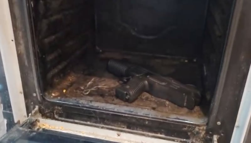 Capturan a presunto integrante de “Los Lobos” tras denuncias de disparos al interior de una vivienda en el sur de Quito. Foto: Policía Nacional