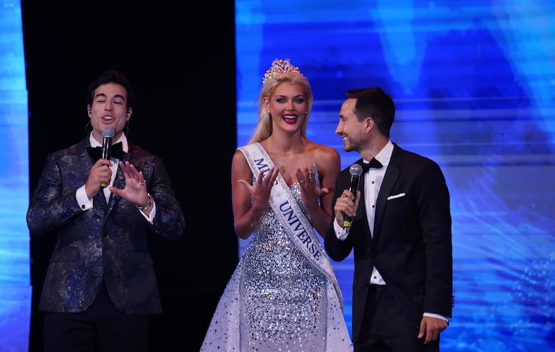 En el Palacio Cristal, en Guayaquil, 18 candidatas del Miss Universe Ecuador 2025, buscan la corona y representar a Ecuador en el certamen del Miss Universo a realizarse en Tailandia.