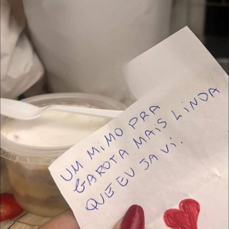 Adolescente perdió la vida tras comer un pastel de regalo que le enviaron a su casa