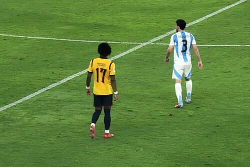 Lo que dijeron los argentinos de la falta a Ángelo Preciado