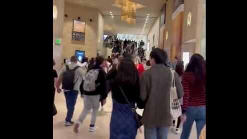 Evacuación en museo del Louvre