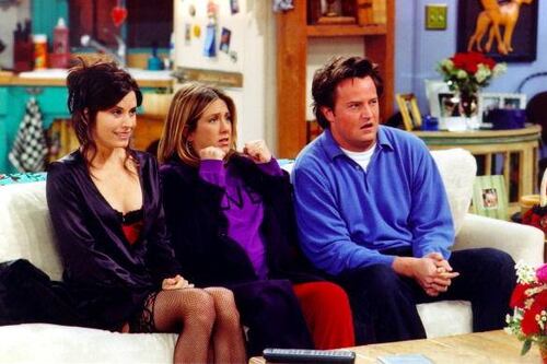 “Oh, ese era Chandler”: Courteney Cox recrea a la perfección el tema de “Friends” en un piano