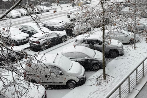 Madrid bajo la nieve: borrasca Kristin paraliza calles y transporte