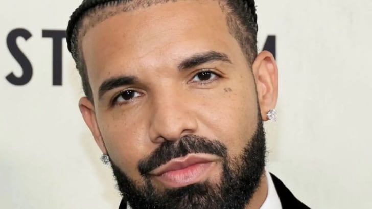 Drake compró una gorra de Pablo Escobar.