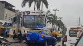 En la 29 y Portete se registró un accidente de tránsito entre un bus y un auto, la mañana de 28 de enero.