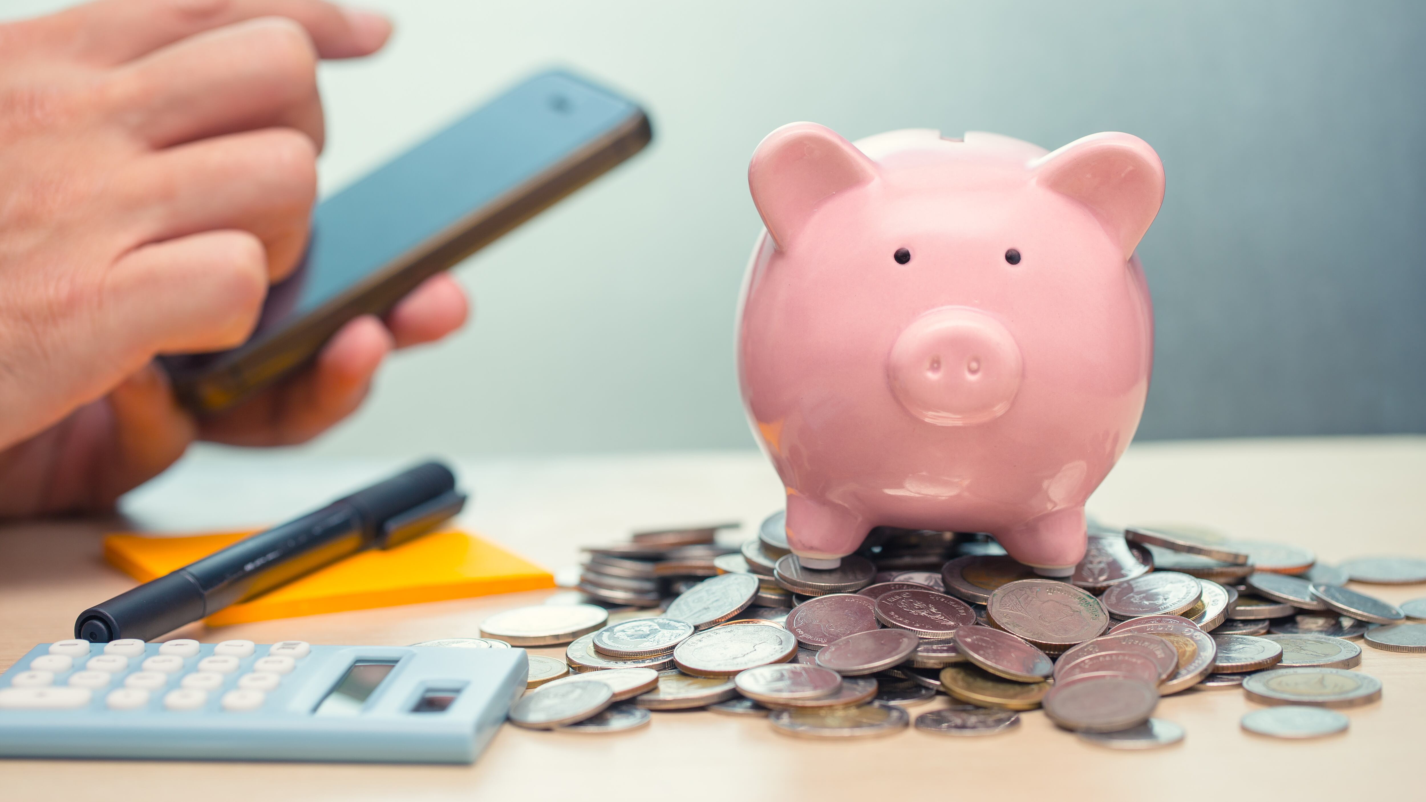 Las apps bancarias te ayudan administrar tu dinero, ahorrar y realizar pagos y transferencias con un mayor nivel de seguridad.