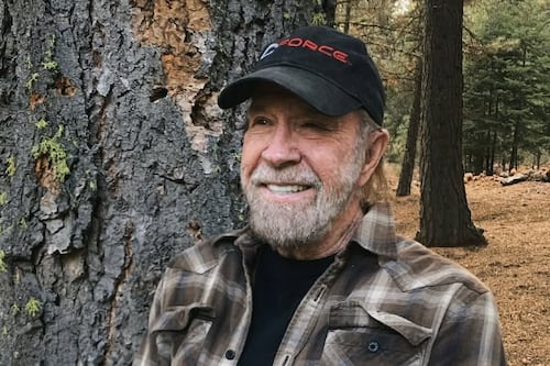 La última fotografía que publicó Chuck Norris previo a su muerte