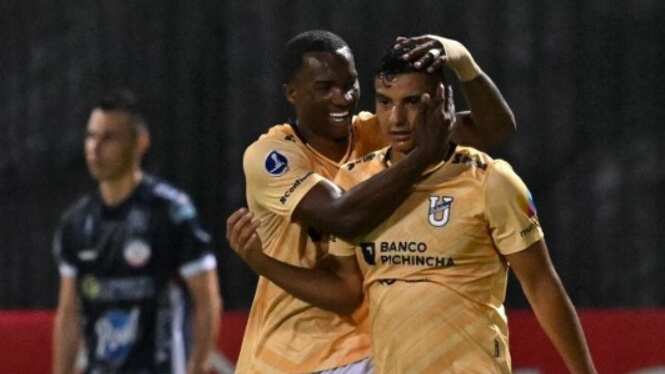 Kevin Minda y Gregori Anangonó con la Universidad Católica