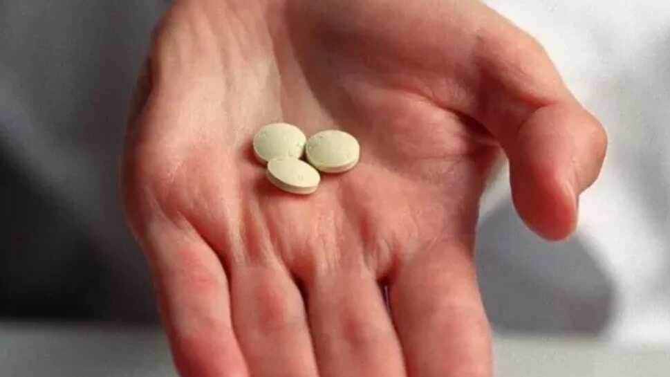 La madre de la menor presentó una denuncia ante Fiscalía, lo cual dio inicio a la investigación y al proceso penal.