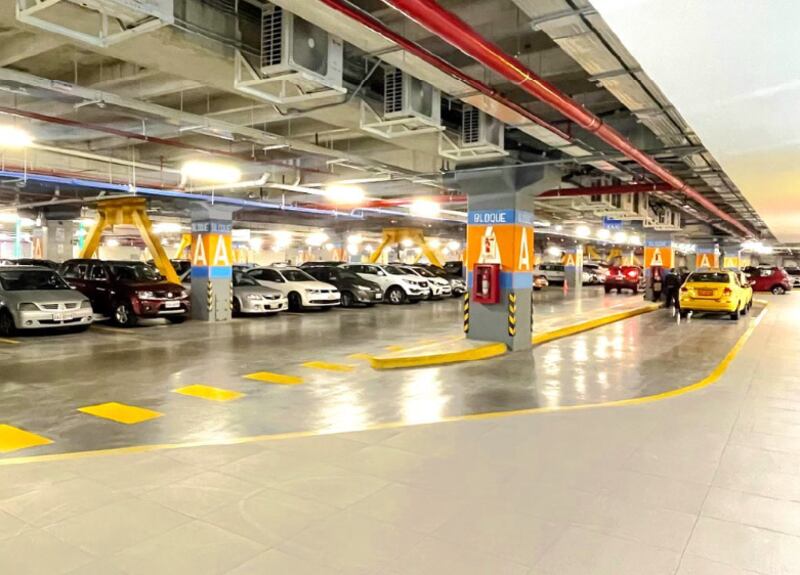 Parqueadero gratis en Riocentro Shopping