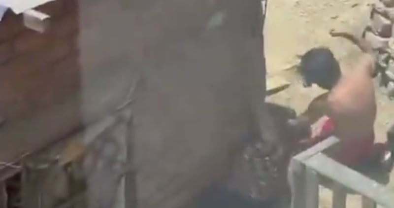 Hombre agrede a su madre de 69 años en brutal ataque