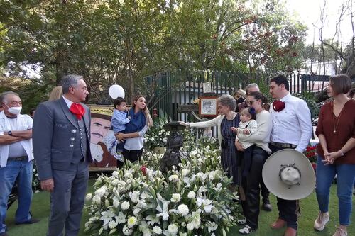 Vicente Fernández se aparece de manera peculiar en el rancho: “Nadie va a ocupar tu lugar”, le dice Doña Cuquita