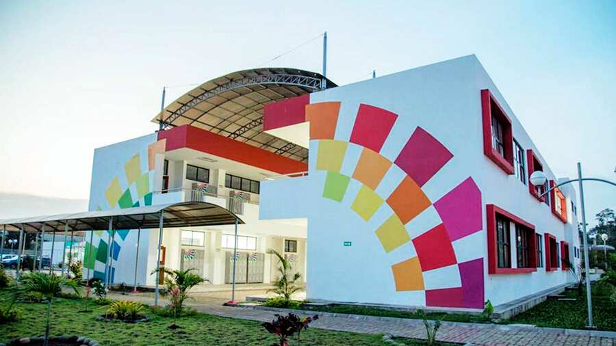 Ministerio de Educación desmiente que “el Gobierno planea usar las escuelas del milenio que no funcionan en Guayas como cuarteles policiales”