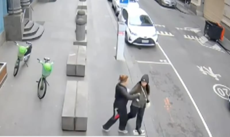 ataque con cuchillo en una acera del centro de Melbourne, Australia