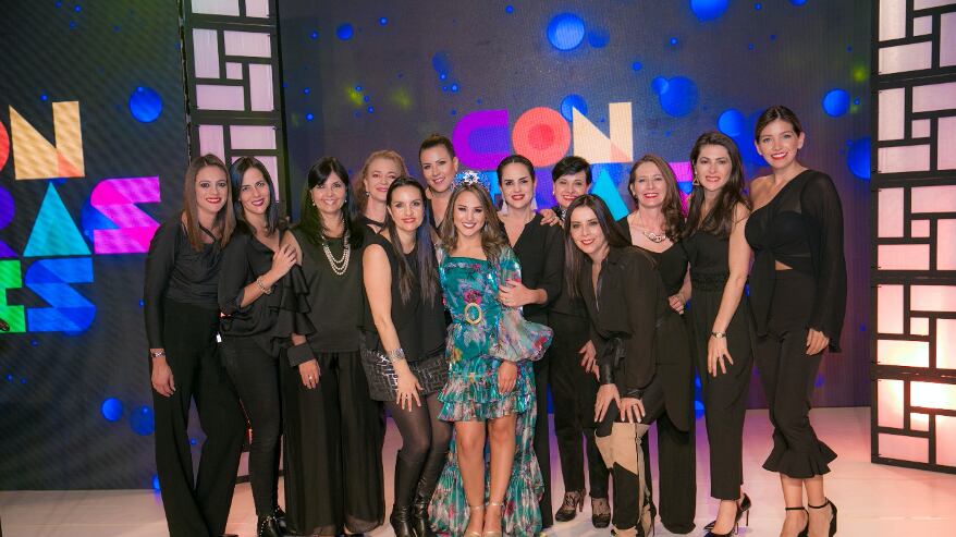 Desfile “Contrastes” de la Fundación Reina de Quito