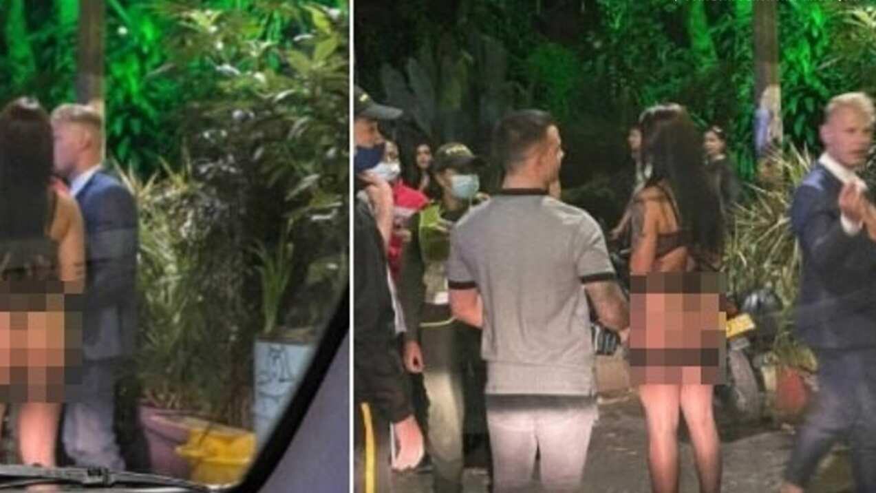 Modelo en lencería camina por Medellín