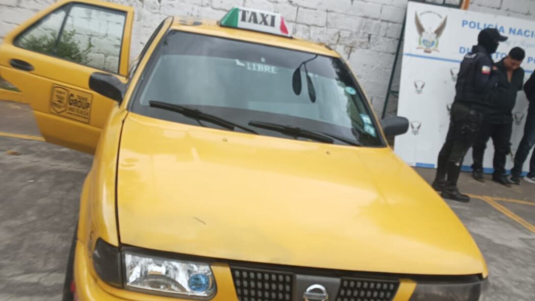 Quito: delincuentes a bordo de un taxi asaltaron a ciudadanos e intentaron secuestrarlos