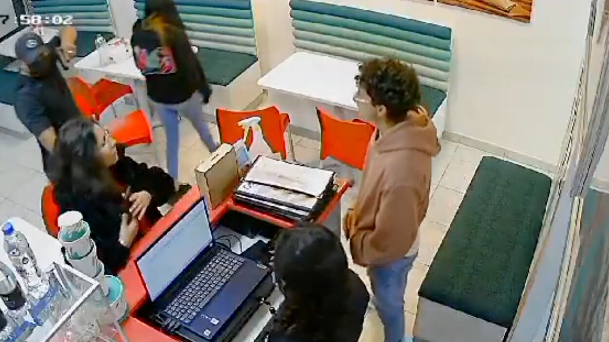 Delincuentes asaltan heladería en el norte de Quito: Así ocurrió el robo