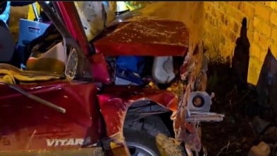 Carro en Cuenca se estrelló contra un muro