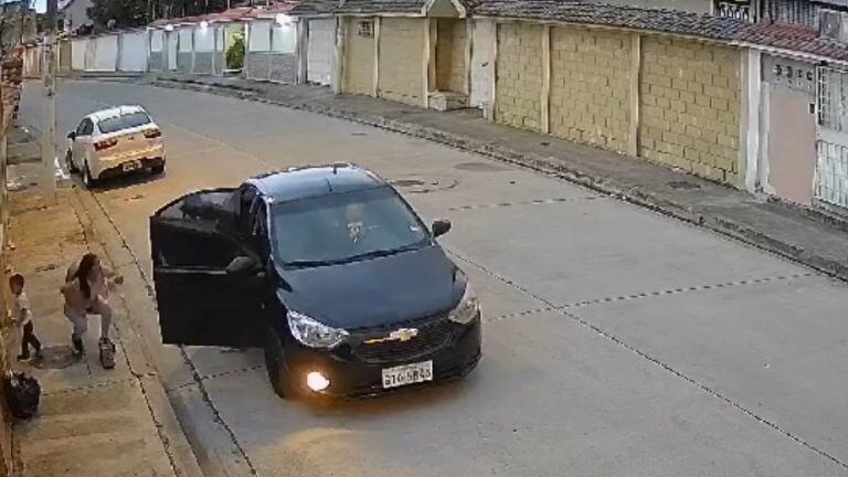 Guayaquil: Mujer que fingió el secuestro de su hijo fue encontrada comiendo alitas con los supuestos captores